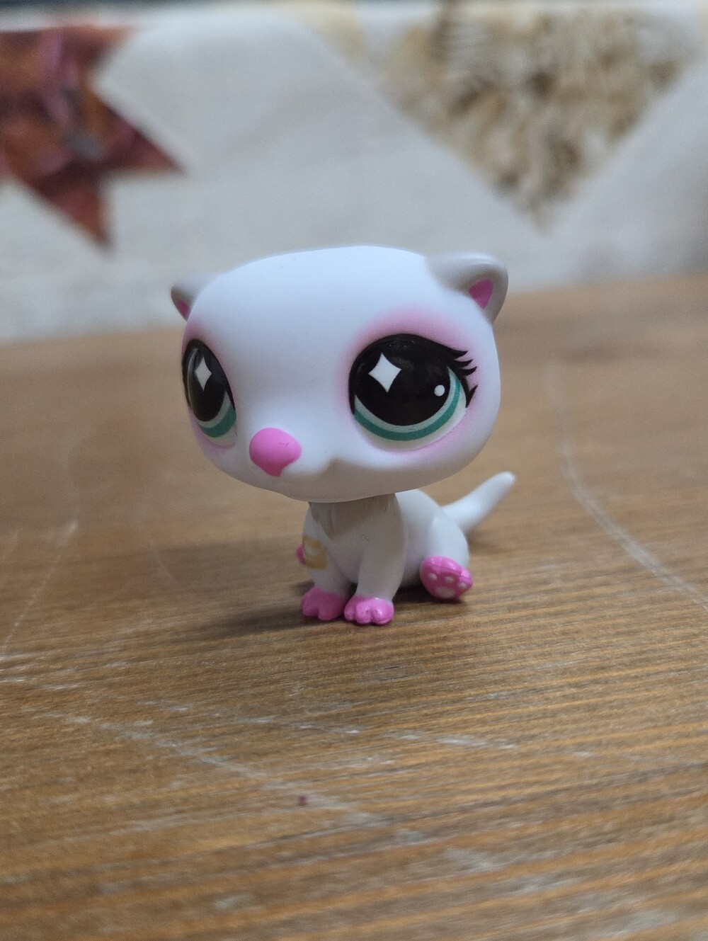 Littlest Pet Shop LPS White Otter with Pink Accents and Green Eyes